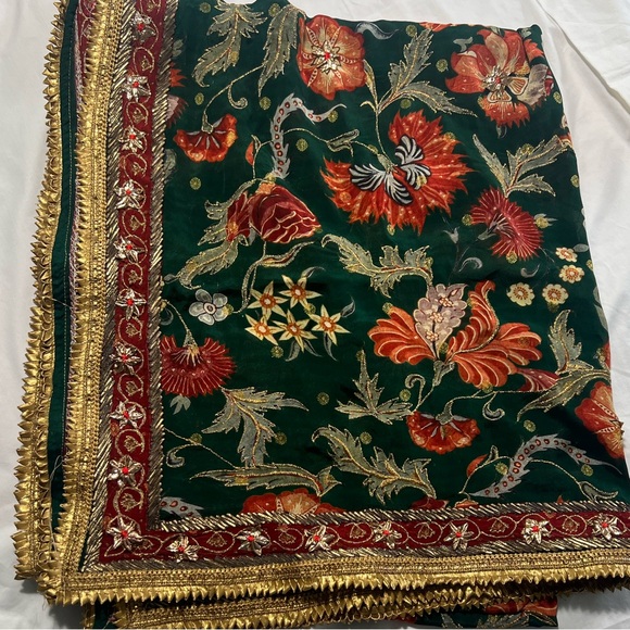 Beautiful Indian pant suit in dark green color - Picture 5 of 7